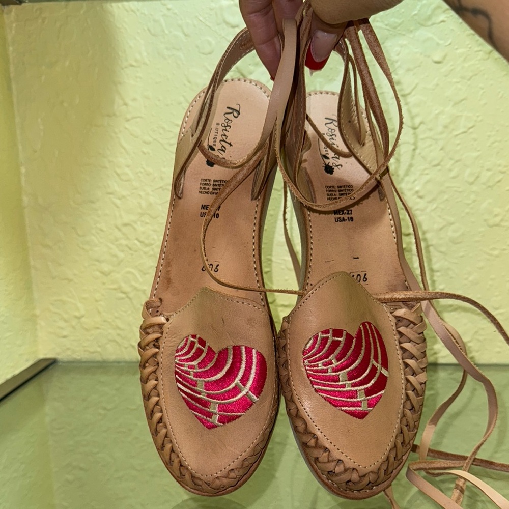 New Pink Concha Chanclas with a few scuff makes from being in storage
